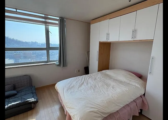 Hongdae Sinchon Mountain View Apartment *