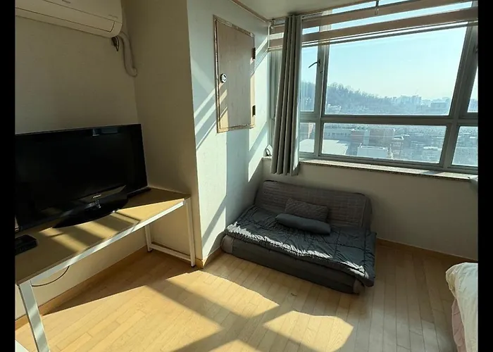 Apartment Hongdae Sinchon Mountain View *