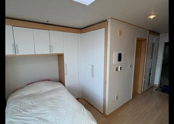 Hongdae Sinchon Mountain View Apartment *