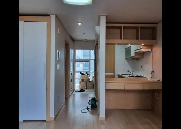 Hongdae Sinchon Mountain View Apartment Seoul